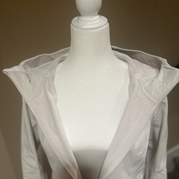 lululemon athletica White Jacket - Picture 5 of 8